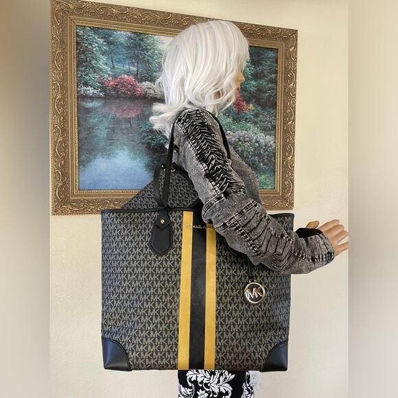 XL MICHAEL KORS black gold crossgrain tote and wristlet - Picture 3 of 9